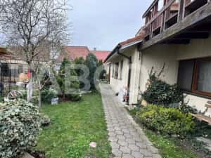 Casa cu garaj acces auto 2 apartamente separate zona Piata Cluj Sibiu