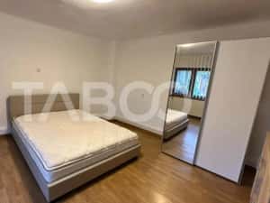 Casa cu garaj acces auto 2 apartamente separate zona Piata Cluj Sibiu — miniatura 4