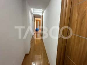 Casa cu garaj acces auto 2 apartamente separate zona Piata Cluj Sibiu — miniatura 8