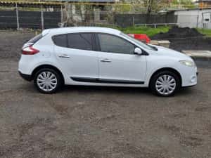 Renault Megane 3,ușor avariat, 1.5 diesel — miniatura 6
