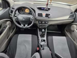 Renault Megane 3,ușor avariat, 1.5 diesel — miniatura 8