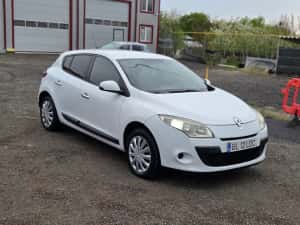 Renault Megane 3,ușor avariat, 1.5 diesel — miniatura 9
