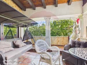 Apartament cu terasă într-o vilă interbelică de pe Bulevardul Primăver — miniatura 3