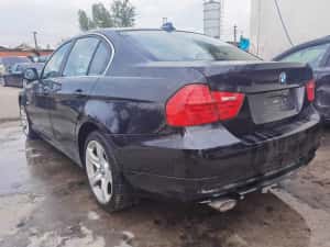 dezmembrez BMW e90 320d facelift/bara fata e90/usa fata e90/usa spate — miniatura 3