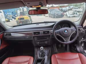 dezmembrez BMW e90 320d facelift/bara fata e90/usa fata e90/usa spate — miniatura 4