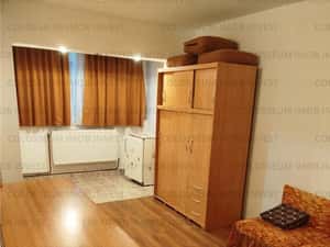 Garsoniera cu balcon renovat Ct termica mobilat beci — miniatura 3