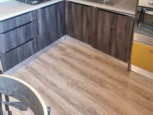 Închiriere apartam. 2 cam. dec. – V. Adâncă, intersecția 5 Drumuri — miniatura 3