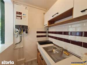 Garsoniera renovata, Piata Dacia, Bulevardul Victoriei, Brasov — miniatura 5