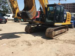 Inchiriere autobasculante 8x4 si excavator pe senile 24T — miniatura 3