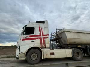 Ansamblu basculabil Volvo FH EEV 500 an 2013 + semiremorcă basculabilă Schmitz 2017 — miniatura 5