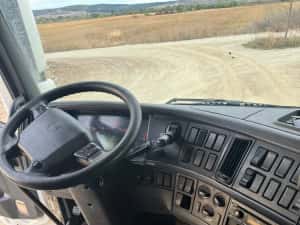 Ansamblu basculabil Volvo FH EEV 500 an 2013 + semiremorcă basculabilă Schmitz 2017 — miniatura 7