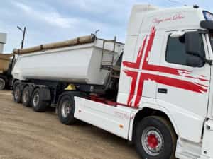 Ansamblu basculabil Volvo FH EEV 500 an 2013 + semiremorcă basculabilă Schmitz 2017 — miniatura 10