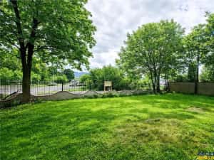 Vila impetuoasa pe 700mp teren:Spatiu versatil pentru locuinta afacere Premium