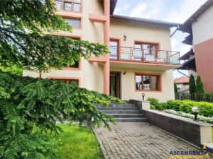 Vila impetuoasa pe 700mp teren:Spatiu versatil pentru locuinta afacere Premium — miniatura 4