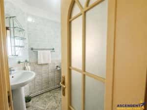 Vila impetuoasa pe 700mp teren:Spatiu versatil pentru locuinta afacere Premium — miniatura 5