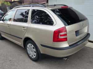 Skoda Octavia 1,6 MPI, vopsea originala fără rugina, superba — miniatura 3