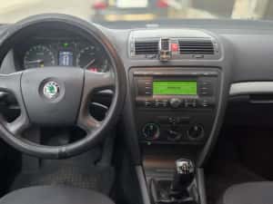 Skoda Octavia 1,6 MPI, vopsea originala fără rugina, superba — miniatura 6