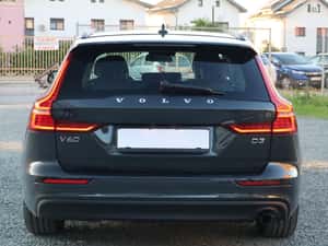 Volvo V60, an 2020, motor 2.0 Diesel (D3), 150 CP, Cutie Automată — miniatura 4