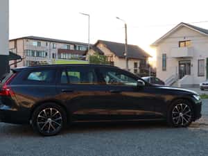 Volvo V60, an 2020, motor 2.0 Diesel (D3), 150 CP, Cutie Automată — miniatura 6