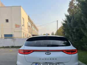Kia Proceed GT - 204 HP - Deluxe White — miniatura 3