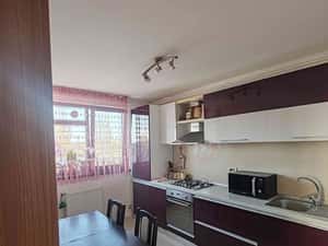 Apartament cu 2 camere decomandate, lift și aer condiționat — miniatura 4