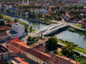 Ultracentral | Apartament la casa 85 mp | 2 parcari | Terasa | Curte — miniatura 2