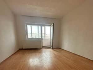 Central partament 2 camere nemobilat , 2 balcoane