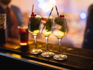 Nou!Tortul Mirelui,Cocktail Bar sau barman mobil — miniatura 3