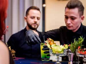 Nou!Tortul Mirelui,Cocktail Bar sau barman mobil — miniatura 6