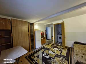 Camera de inchiriat 25mp - cu baie si bucatarie — miniatura 3