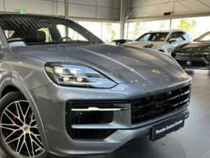 Porsche Cayenne Automată 519 HP Hibrid (B/E)