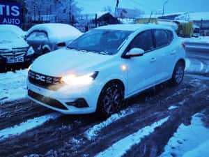 Sandero Nou 2024 Avariat 3500km Laureat Clima EURO6 — miniatura 3