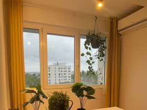 PROPRIETAR -  Vând garsonieră în Titan, renovată , priveliște superbă. — miniatura 5