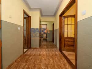 Apartament cu 3 camere, două băi, 77 mp