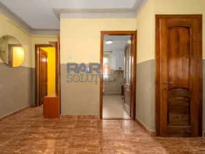 Apartament cu 3 camere, două băi, 77 mp — miniatura 2