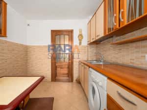 Apartament cu 3 camere, două băi, 77 mp — miniatura 4