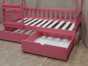 TRANSPORT GRATUIT.Pat casuta,cod 303