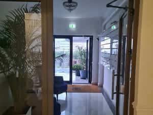 inchiriez apt. doua cam.