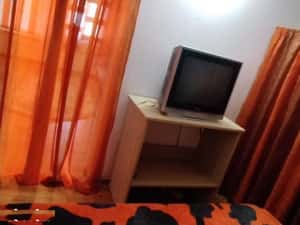 Inchiriez apartament 2 camere la casa — miniatura 3