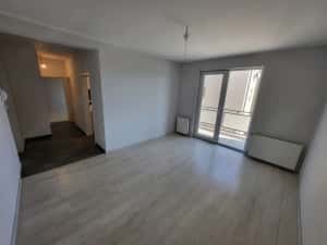 Apartament 2 camere. DECOMANDAT. Bucatarie inchisa. Etaj 1. Asfalt. Transport in comun si magazine.