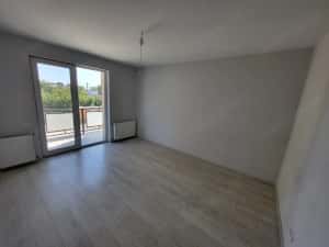 Apartament 2 camere. DECOMANDAT. Bucatarie inchisa. Etaj 1. Asfalt. Transport in comun si magazine. — miniatura 2