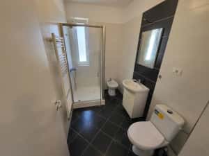 Apartament 2 camere. DECOMANDAT. Bucatarie inchisa. Etaj 1. Asfalt. Transport in comun si magazine. — miniatura 9