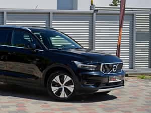 Volvo XC40 T4 Recharge Momentum Plug-in Hybrid — miniatura 3