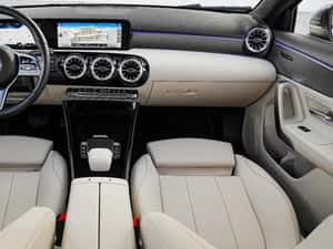 Mercedes-Benz A 200 Diesel 150 cp Luxury - 2021 — miniatura 2