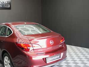 Opel Astra Manuală 140 HP Benzină — miniatura 4