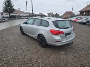Vand Opel Astra J 2014 Diesel 1598 cmc Neavariata — miniatura 3
