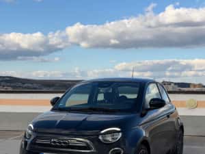 Fiat 500E bateria mare de 42kwh 22000 km