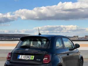 Fiat 500E bateria mare de 42kwh 22000 km — miniatura 3