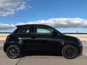 Fiat 500E bateria mare de 42kwh 22000 km — miniatura 4