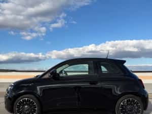 Fiat 500E bateria mare de 42kwh 22000 km — miniatura 5